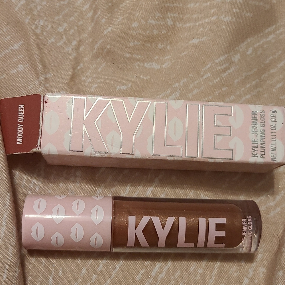 Kylie cosmetics lip plumper lip gloss moody queen